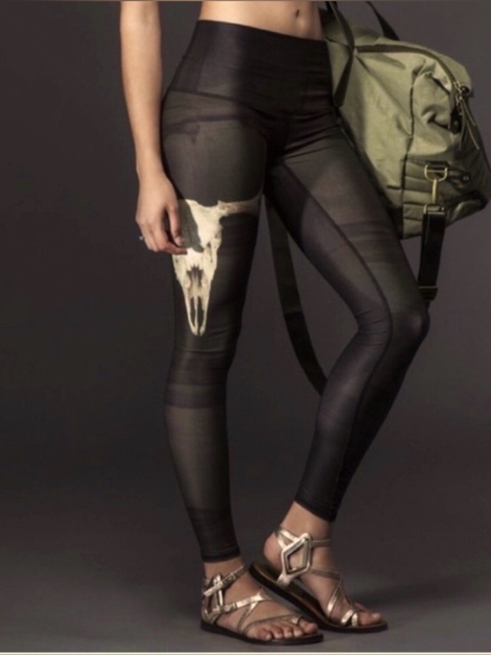 🌺TEEKI skull leggings size small🌺